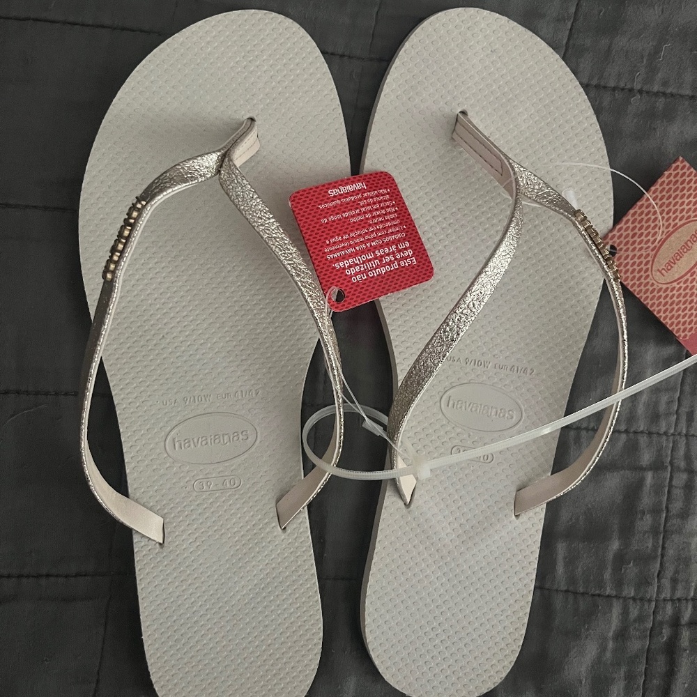 Women’s Havaianas flip flops silver 9/10